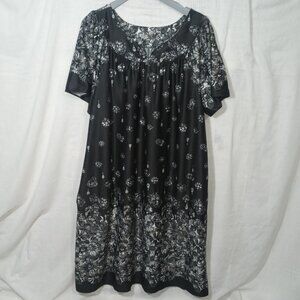 Vtg 70s Granada Muumuu House Dress 3X Plus Black Floral Mrs Roper Caftan Maxi